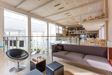 3C3A1075 Pietarsaaren lukio kaytava LOW RES